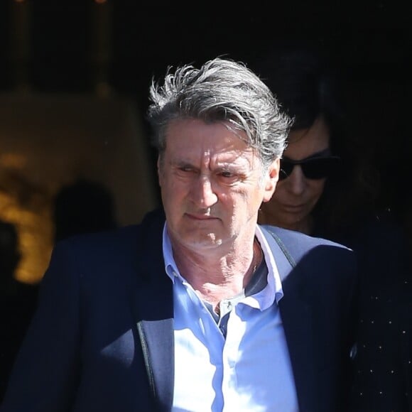 Daniel Auteuil et sa femme Aude Ambroggi - Obsèques de Josette Chazal, la mère de Claire Chazal, en l'église Notre Dame d'Auteuil à Paris, le 14 avril 2015.