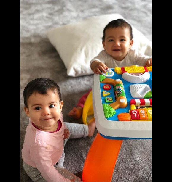 Georgina Rodriguez publie des portaits des jumeaux de Cristiano Ronaldo Eva et Mateo ainsi que de leur fille Alana Martina sur Instagram. Avril 2018.
