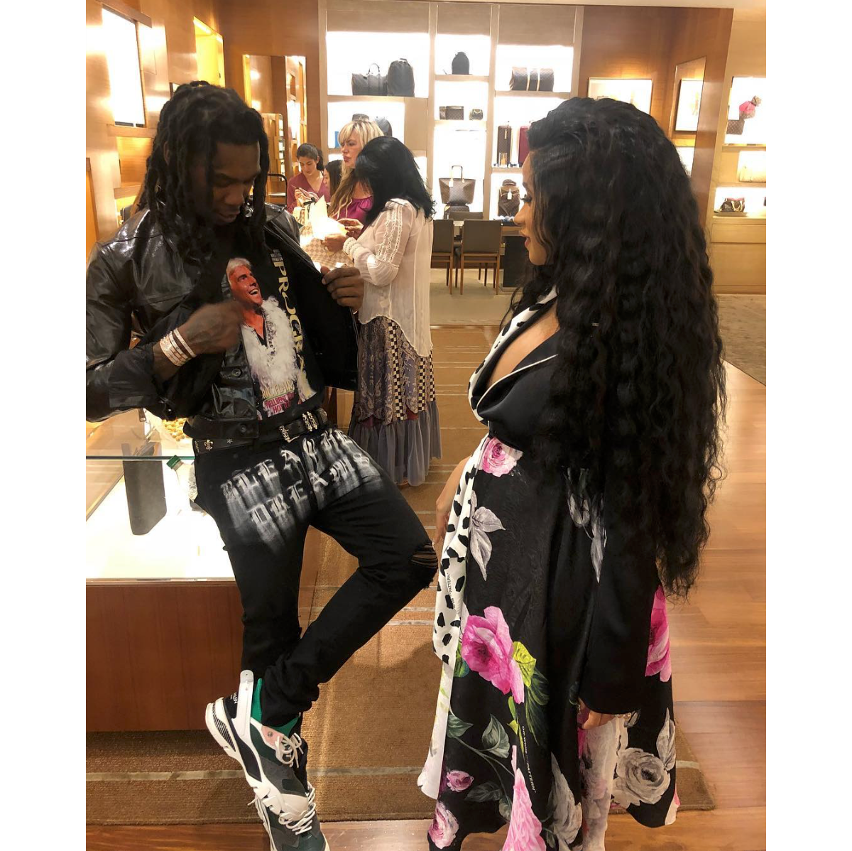 Photo : Offset et sa fiancée Cardi B, enceinte. Avril 2018. - Purepeople