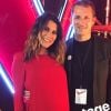 Karine Ferri, enceinte, en robe rouge Claudie Pierlot lors de l'émission "The Voice" du 28 avril 2018. Photo publiée sur Instagram.