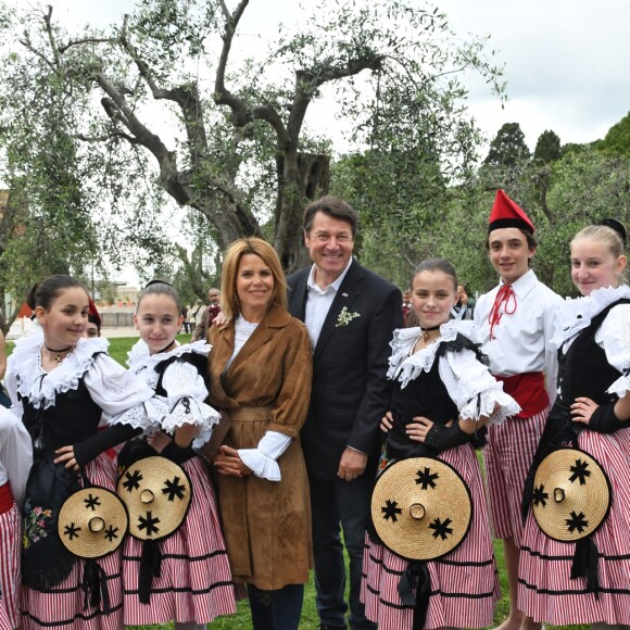 Exclusif - Christian Estrosi (le maire de Nice) et sa femme Laura Tenoudji - Christian Estrosi (le maire de Nice) et sa femme Laura Tenoudji ont fêté en famille le 1er mai dans les jardins de Cimiez pour la Fête des Mai à Nice, le 1er mai 2018. © Bruno Bebert/Bestimage