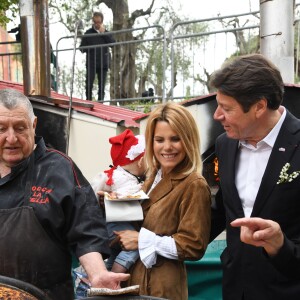 Exclusif - Christian Estrosi (le maire de Nice) et sa femme Laura Tenoudji - Christian Estrosi (le maire de Nice) et sa femme Laura Tenoudji ont fêté en famille le 1er mai dans les jardins de Cimiez pour la Fête des Mai à Nice, le 1er mai 2018. © Bruno Bebert/Bestimage