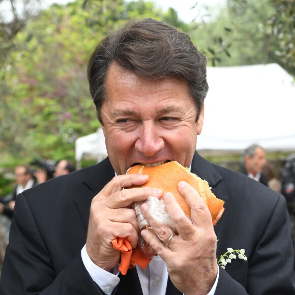 Exclusif - Christian Estrosi, le maire de Nice - Christian Estrosi (le maire de Nice) et sa femme Laura Tenoudji ont fêté en famille le 1er mai dans les jardins de Cimiez pour la Fête des Mai à Nice, le 1er mai 2018. © Bruno Bebert/Bestimage