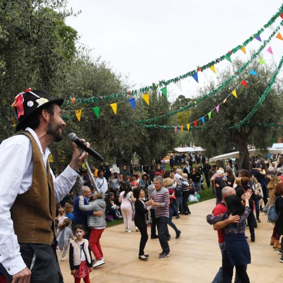 Exclusif - Ambiance - Christian Estrosi (le maire de Nice) et sa femme Laura Tenoudji ont fêté en famille le 1er mai dans les jardins de Cimiez pour la Fête des Mai à Nice, le 1er mai 2018. © Bruno Bebert/Bestimage