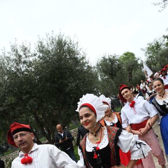 Exclusif - Ambiance - Christian Estrosi (le maire de Nice) et sa femme Laura Tenoudji ont fêté en famille le 1er mai dans les jardins de Cimiez pour la Fête des Mai à Nice, le 1er mai 2018. © Bruno Bebert/Bestimage