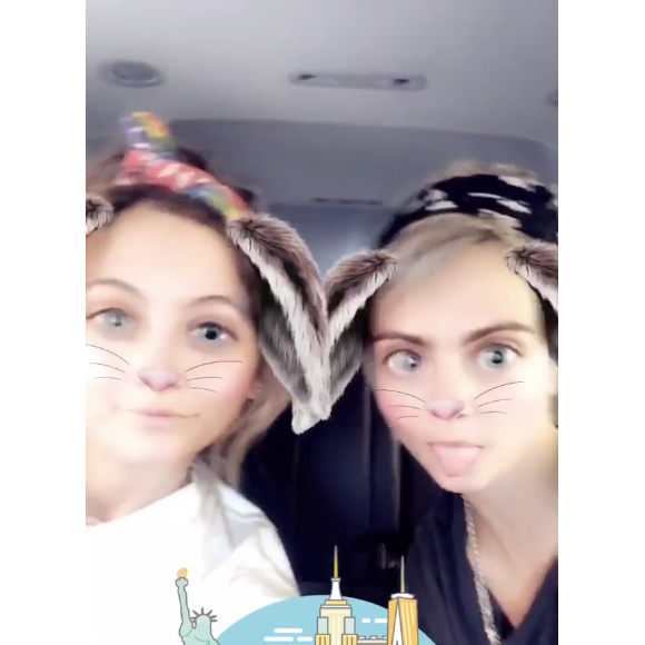 Paris Jackson et Cara Delevingne particulièrement complices à New York, ce 2 mai 2018.