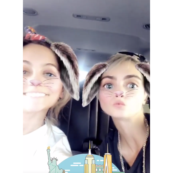 Paris Jackson et Cara Delevingne particulièrement complices à New York, ce 2 mai 2018.