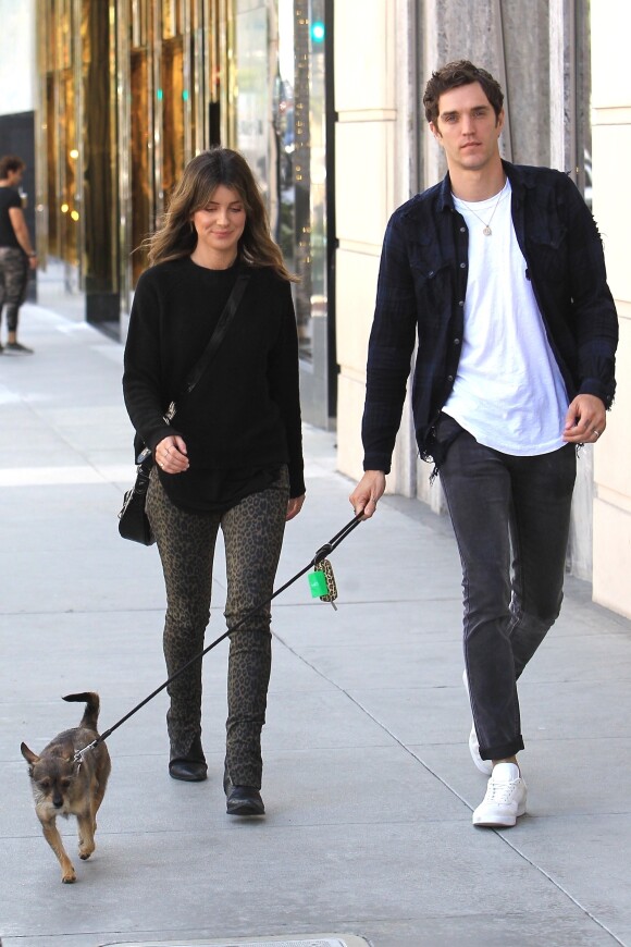 Shenae Grimes et son mari Josh Beech font du shopping à Beverly Hills, le 12 mars 2018