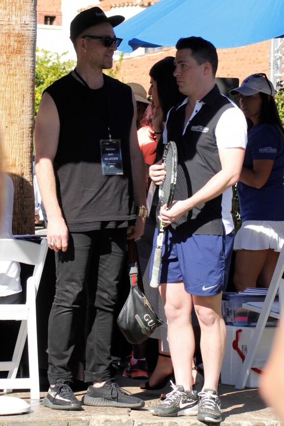 Jeff Leatham et son mari Colton Haynes participent au tournois du Desert Smash celebrity 2018 à La Quinta en Californie, le 6 mars 2018