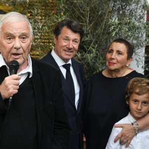 Exclusif - Philippe Sollers, Christian Estrosi , le maire de Nice, et Nicole Rubi pendant la 2ème édition du "Prix littéraire de la Petite Maison" à Nice, France, le 5 mai 2018. N.Rubi a décidé de créer "Le Prix de la Petite Maison" qui vise à récompenser un auteur pour un roman paru dans l'année. Le jury, présidé par P.Besson, a décerné le Prix de la Petite Maison 2018, au roman "Centre" de P.Sollers. © Bruno Bebert/Bestimage