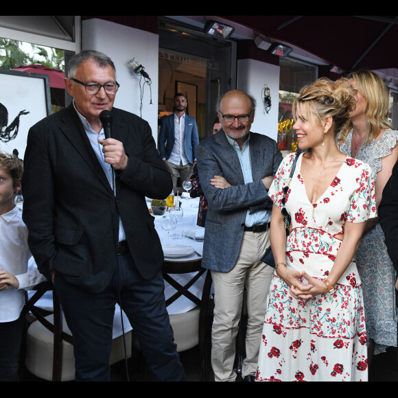 Exclusif - Patrick Besson, Laura Tenoudji, la femme de C.Estrosi et Philippe Sollers pendant la 2ème édition du "Prix littéraire de la Petite Maison" à Nice, France, le 5 mai 2018. N.Rubi a décidé de créer "Le Prix de la Petite Maison" qui vise à récompenser un auteur pour un roman paru dans l'année. Le jury, présidé par P.Besson, a décerné le Prix de la Petite Maison 2018, au roman "Centre" de P.Sollers. © Bruno Bebert/Bestimage
