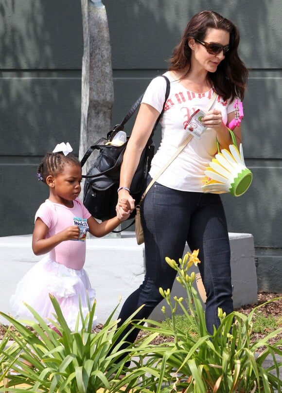 Kristin Davis et sa fille Gemma sortent d'un cours de danse classique dans le quartier de Brentwood. Los Angeles, le 2 août 2014.