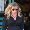 Kirsten Dunst enceinte a fait du shopping puis est allée au restaurant Joan's On Third à Studio City, le 20 avril 2018.  Studio City, CA - Pregnant actress Kirsten Dunst has a busy day in Studio City. Kirsten made a quick trip to the grocery store before grabbing lunch to-go at Joan's On Third. on April 20th 201820/04/2018 - Studio City