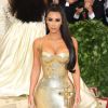 Kim Kardashian en Versace à l'ouverture de l'exposition "Corps célestes : Mode et imagerie catholique" pour le Met Gala à New York, le 7 mai 2018.
