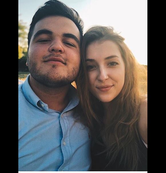 André de "Koh-Lanta Fidji" pose avec une charmante fille, Instagram, 8 mai 2018