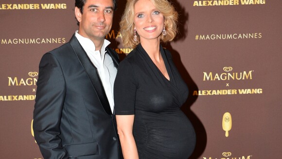 Sylvie Tellier très enceinte : Ventre rond, elle irradie à Cannes avec son mari