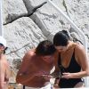 Kendall Jenner profite d'une après-midi piscine avec ses amis à Antibes, ce 11 mai 2018. Le top a été aperçu en compagnie du mannequin Jordan Barrett.


