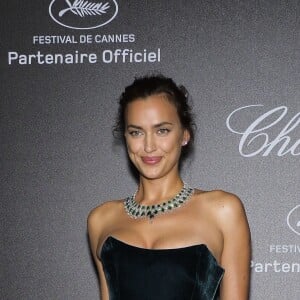 Irina Shayk au photocall de la soirée "Chopard Secret Night" au Château de la Croix des Gardes lors du 71ème Festival International du Film de Cannes, le 11 mai 2018. © Jacovides-Borde-Moreau/Bestimage