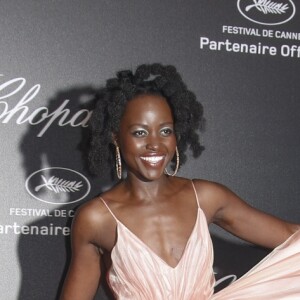 Lupita Nyong'o au photocall de la soirée "Chopard Secret Night" au Château de la Croix des Gardes lors du 71ème Festival International du Film de Cannes, le 11 mai 2018.