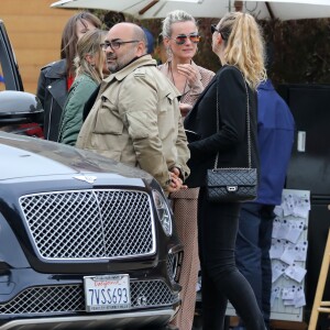 Exclusif - Laeticia Hallyday a passé toute l'après-midi avec ses amis Yaël Abrot, Christina, Ezra Petronio et sa compagne Lana Petrusevych au restaurant "Little Beach House" à Malibu le 11 mai 2018.