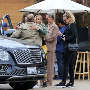 Exclusif - Laeticia Hallyday a passé toute l'après-midi avec ses amis Yaël Abrot, Christina, Ezra Petronio et sa compagne Lana Petrusevych au restaurant "Little Beach House" à Malibu le 11 mai 2018.