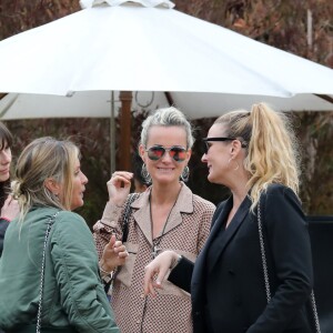 Exclusif - Laeticia Hallyday a passé toute l'après-midi avec ses amis Yaël Abrot, Christina, Ezra Petronio et sa compagne Lana Petrusevych au restaurant "Little Beach House" à Malibu le 11 mai 2018.