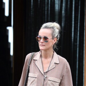 Exclusif - Laeticia Hallyday a passé toute l'après-midi avec ses amis Yaël Abrot, Christina, Ezra Petronio et sa compagne Lana Petrusevych au restaurant "Little Beach House" à Malibu le 11 mai 2018.