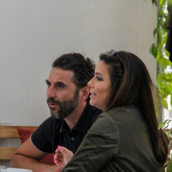 Eva Longoria, enceinte, et son mari José Baston sont allés déjeuner au restaurant E Baldi à Beverly Hills, le 8 mai 2018