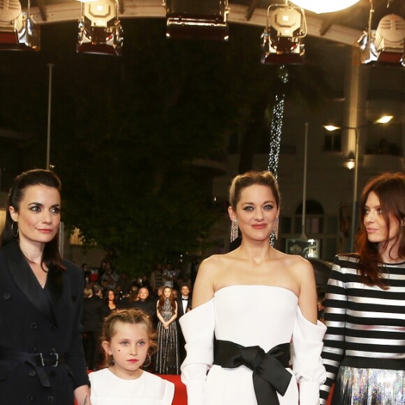 Alban Lenoir, Vanessa Filho, Ayline Aksoy-Etaix, Marion Cotillard, Amélie Daure, Stéphane Rideau - Montée des marches du film « Gueule d'Ange » lors du 71ème Festival International du Film de Cannes. Le 12 mai 2018 © Borde-Jacovides-Moreau/Bestimage