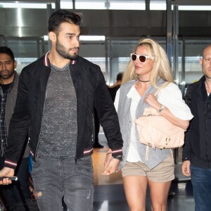 Exclusif - Britney Spears et son compagnon Sam Asghari arrivent à l'aéroport de New York (JFK) le 13 mai 2018. 