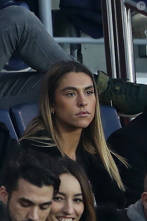 Hervé Renard et sa fille Candide dans les tribunes du parc des Princes lors du au match de football de Ligue 1 Paris Saint-Germain contre Espérance sportive Troyes Aube Champagne à Paris, France, le 19 novembre 2017. © Cyril Moreau/Bestimage