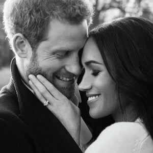 Le prince Harry et Meghan Markle - Photo officielle de leurs fiançailles signées par Alexi Lubomirski à Frogmore House, Windsor, le 21 décembre 2017.