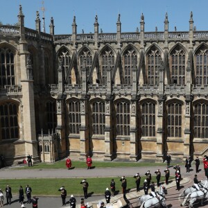 Image de la procession en landau du prince Harry et de Meghan Markle à travers Windsor le 19 mai 2018 après leur mariage en la chapelle St George.