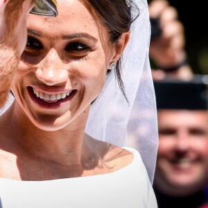 Image de la procession en landau du prince Harry et de Meghan Markle à travers Windsor le 19 mai 2018 après leur mariage en la chapelle St George.