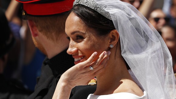 Meghan Markle a-t-elle prononcé le juron "fuck" lors de sa procession en landau au côté du prince Harry le 19 mai 2018 à Windsor après leur mariage en la chapelle St George ?