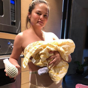 Chrissy Teigen avec ses enfants. Mai 2018.