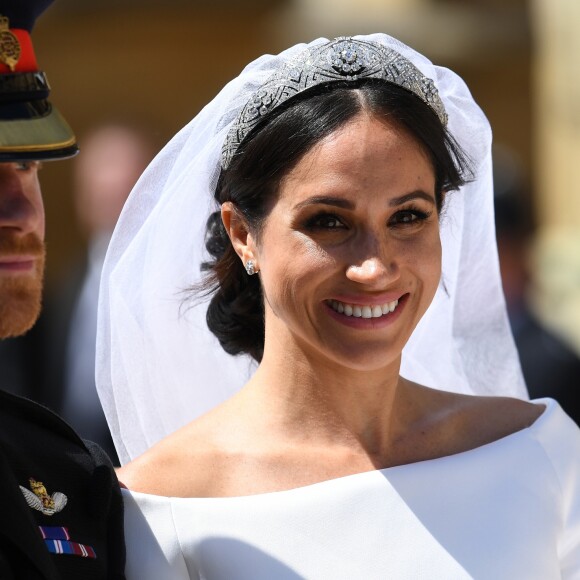 Le prince Harry, duc de Sussex, et Meghan Markle, duchesse de Sussex, en calèche à la sortie du château de Windsor après leur mariage le 19 mai 2018.