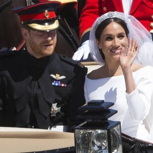 Le prince Harry, duc de Sussex, et Meghan Markle, duchesse de Sussex, en calèche au château de Windsor après la cérémonie de leur mariage au château de Windsor, Royaume Uni, le 19 mai 2018.