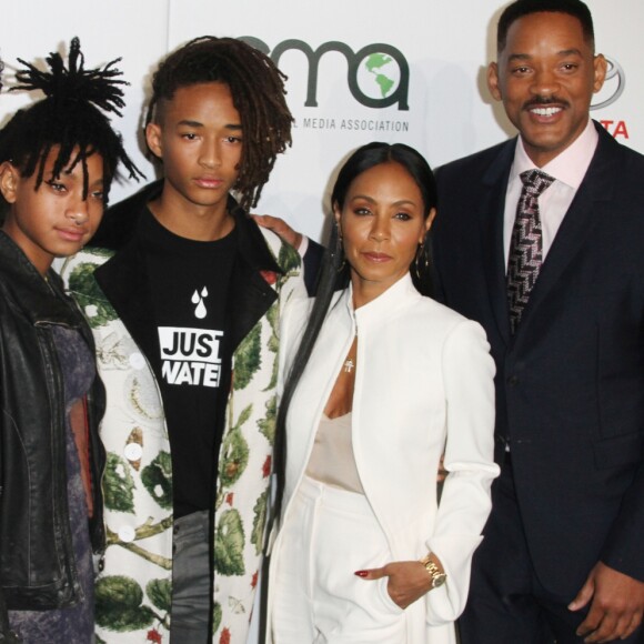 Will Smith, Jada Pinkett et leurs enfants Willow Smith, Jaden Smith et Trey Smith - Célébrités arrivant au 26ème EMA Awards au studio de la Warner à Burbank le 22 octobre 2016.