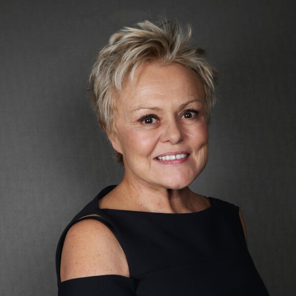 Exclusif - Muriel Robin - Backstage - 12e cérémonie des Globes de Cristal au Lido à Paris, le 12 février 2018. © Rachid Bellak / Pool / Bestimage