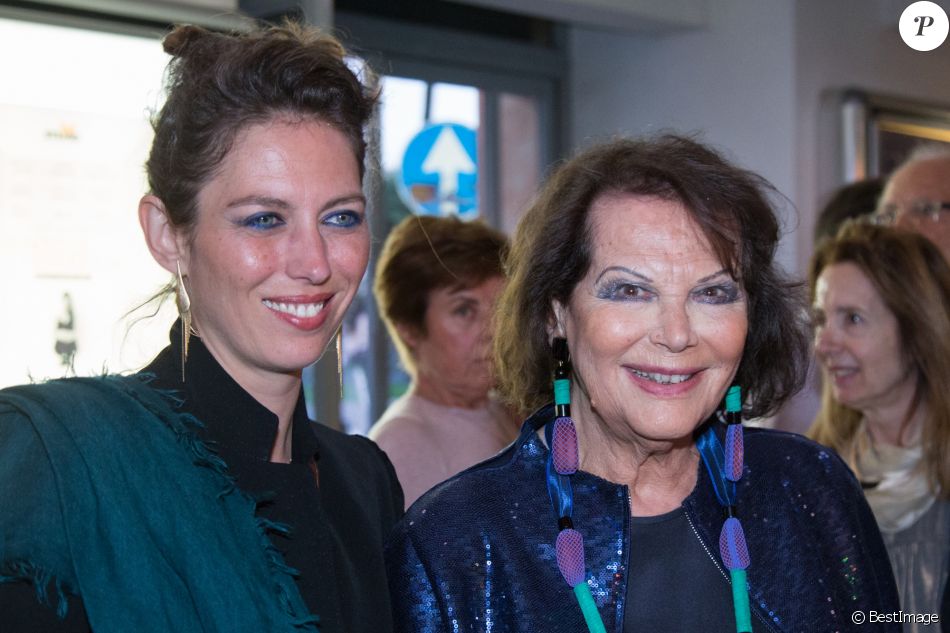 https://static1.purepeople.com/articles/4/28/76/74/@/4068781-claudia-cardinale-et-sa-fille-claudia-sq-950x0-1.jpg