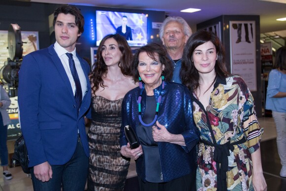 Rosaria Russo, Antonio Catania, Claudia Cardinale, Pietro Masotti à la première de "Rudy Valentino" à Rome, le 23 mai 2018.