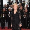 Jane Fonda (robe Givenchy Haute Couture) - Montée des marches du film " Le Grand Bain " lors du 71ème Festival International du Film de Cannes. Le 13 mai 2018.