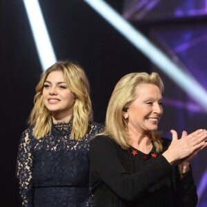 William Sheller reçoit un hommage de Louane, Véronique Sanson et Jeanne Cherhal pour ses 40 ans de carrière - Cérémonie des Victoires de la Musique au Zénith de Paris le 12 février 2016 © Guirec Coadic / Bestimage