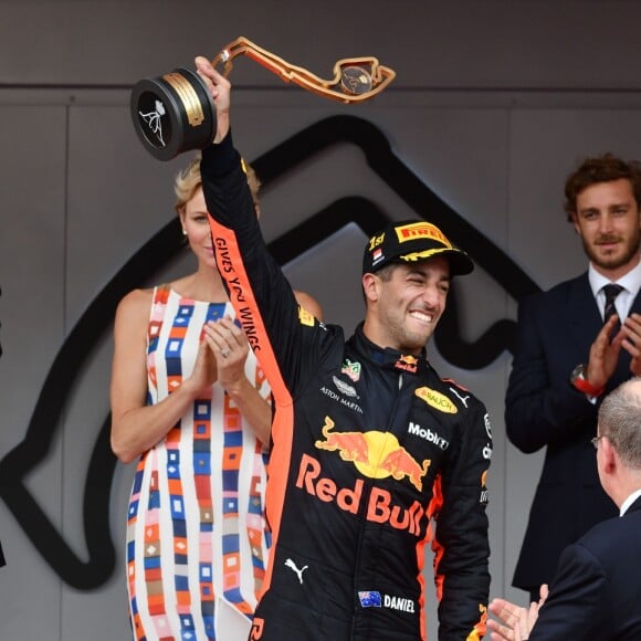 Andrea Casiraghi, la princesse Charlène de Monaco, le prince Albert II de Monaco, Pierre Casiraghi, Daniel Ricciardo, Sebastian Vettel, Lewis Hamilton - La famille princière de Monaco et les pilotes sur le podium du 76ème Grand Prix de Formule 1 de Monaco le 27 mai 2018. © Bruno Bebert/Bestimage