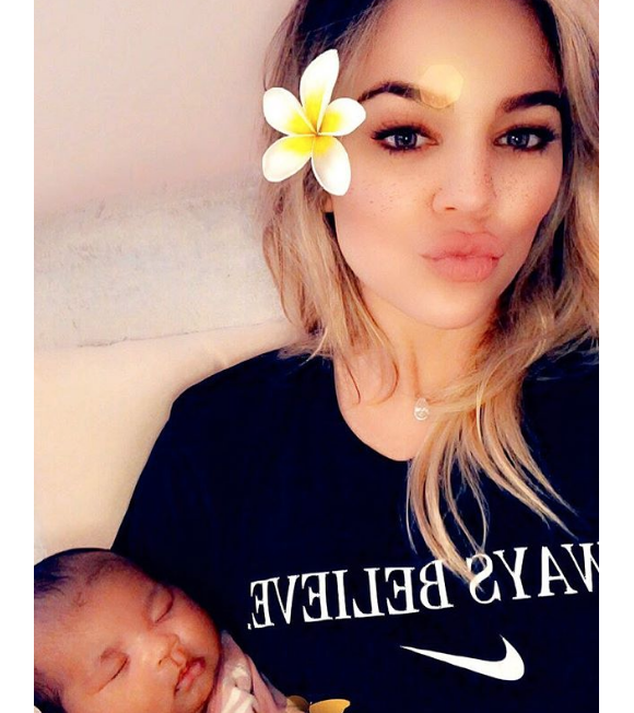 Khloé Kardashian et sa fille True. Mai 2018.