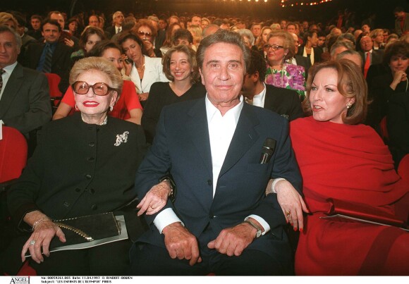 Paulette Coquatrix, Gilbert Becaud, Patricia Coquatrix à Paris en 1997. 
