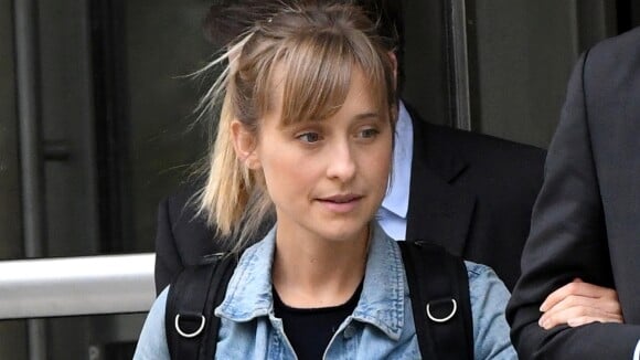 Allison Mack admet avoir mutilé les esclaves sexuelles de sa secte !