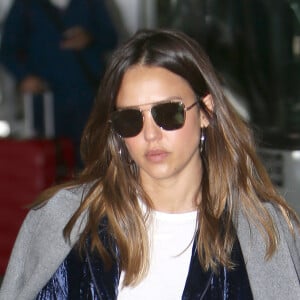 Exclusif - Jessica Alba arrive à l'aéroport de Los Angeles le 5 mai 2018.