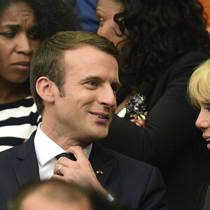 Le président Emmanuel Macron et Brigitte Macron (Trogneux) (veste Balmain, top Carolina Ritzler, jeans Maje, chaussures Louboutin) - Finale de la coupe de France de football entre le PSG et Angers ( Victoire du PSG 1-0) au Stade de France, saint-Denis le 27 mai 2017